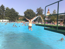 Autocamp Milovice Skokánek na koupališti