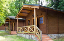 Autocamping Luhačovice 5L chatka s vlastní sprchou, WC, venkovní kuchyňkou