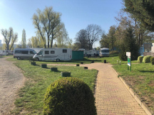 CARAVAN PARK - YACHT CLUB 
