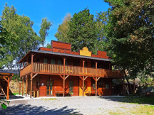 Kemp Indiana western Hotel, 2-4L pokoje