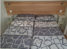 Kemp u jezera 4L Mobilhome