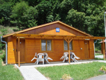Eurocamping Bojkovice Chatky B1 - B5, dvojchatka 4+4 osoby, vl.soc.zař+kuchynka, parkování u chatky