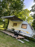 Kemp Pod Lipami Karavan