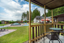 Kemp Relax výhled z chatky - teráska