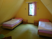 Autokemp Hejnice 4L chatka patro