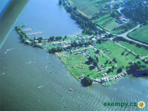 Kemp Yacht Club Dyje z ptačí perspektivy