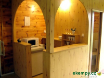 Koupaliště a kemp Zákupy 6+1L chatky s koupelnou, WC, kuchynka, lednice