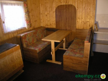 Autocamp a apartmány Zákoutí 4L chatky