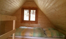 Camping Baldovec Chata Silva je 4-lůžková patrová chata s vlastním sociálním zařízením a teráskou.