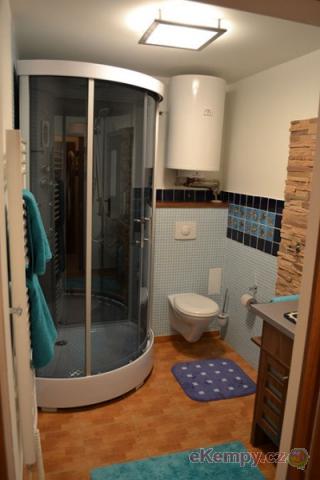 RESORT & CAMP Dešná  chatka Feng Shui 7 - koupelna
