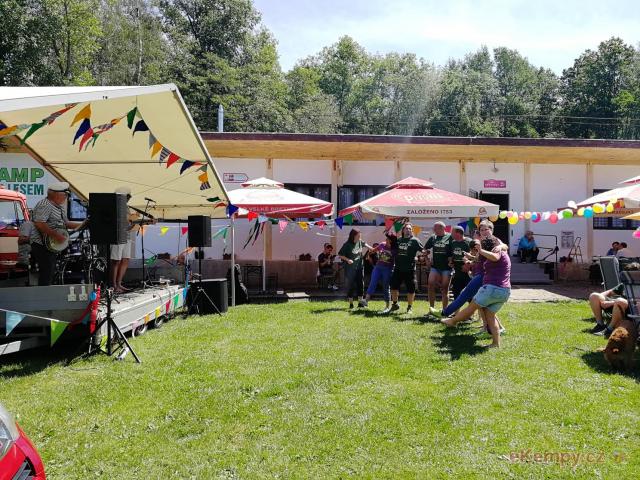 Camp Pod lesem 