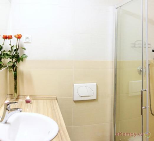 Rekreační areál Losinka Penzion 4-6L pokoje