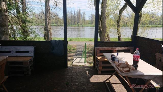Rybářský kemp u Labe 2-4L Karavan