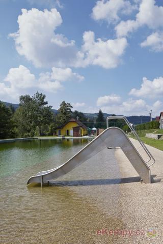 Kemp pod Pustevnami Přírodní koupaliště - 500 m od kempu
