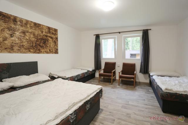 Autokemp ANNÍN 4 bungalov nový