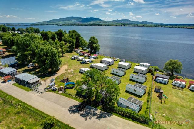 Kemp u jezera Panorama kempu