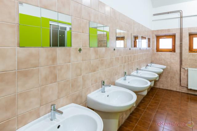 Autokemp Frenštát pod Radhoštěm Společné sociální zařízení včetně WC a sprchy pro vozíčkáře