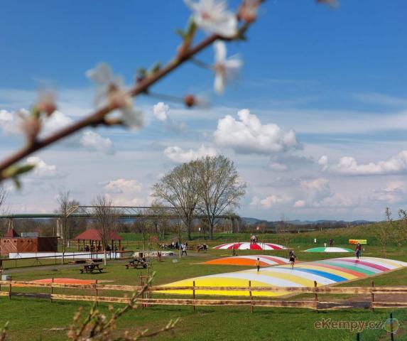 Zoopark Zelčín - kemp Trampolínové centrum v Zooparku Zelčín IV