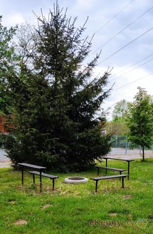 Rekreační areál Seč Ohniště před chatou č. 8