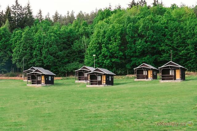 Autocamp Wilsonka na Dalešické přehradě 3/4L chatky