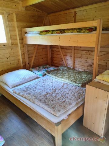 Autokemp Borovinka 4L chatka