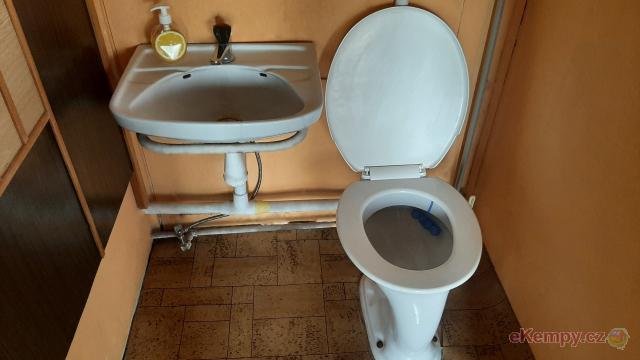 FKK kemp Úštěk (bez plavek) Chata č.4 v původním stavu 5 lůžek