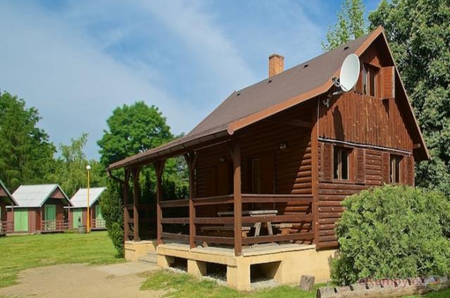 Rekreační areál KAMÍNKA 6+2L sruby, TV, kuchynka