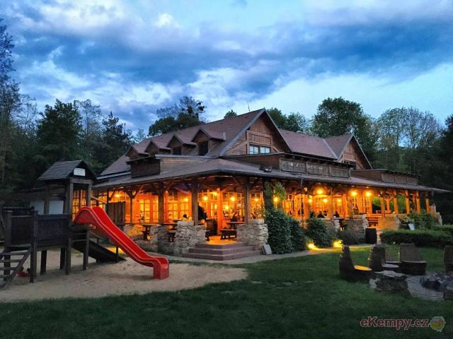 Rekreační areál KAMÍNKA restaurace