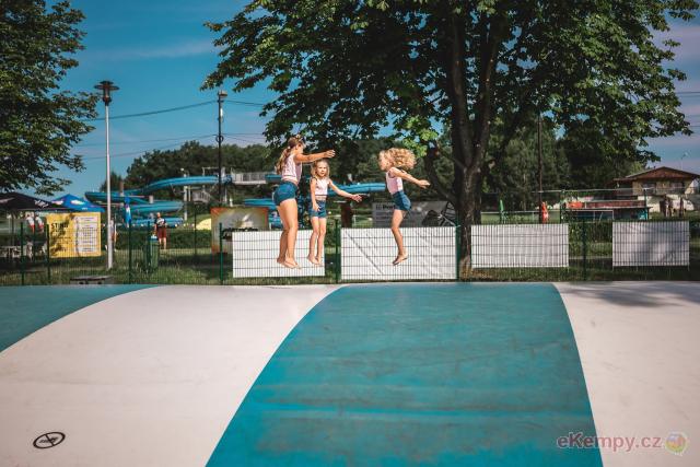 Autokemp Olešná Fun zóna - trampolíny