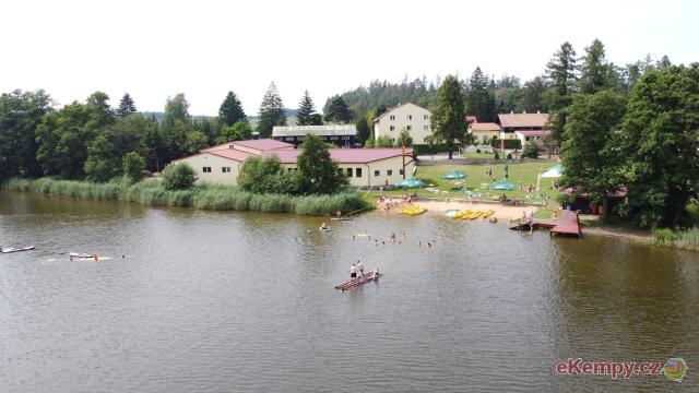 Rekreační areál Zbraslavice rybník a pláž