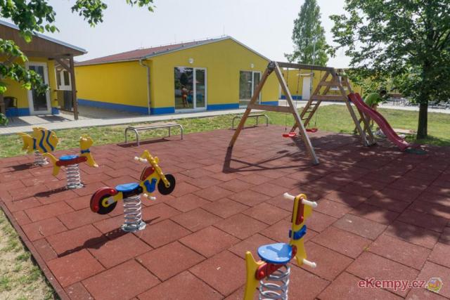 AUTO-AQUA-CYCLO CAMP Ostrožská Nová Ves hřiště pro děti