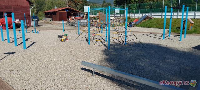 Autokemp a celoroční stání Dolní Morava dětské hřiště