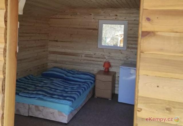 KEMP NA VÝSLUNÍ chatka