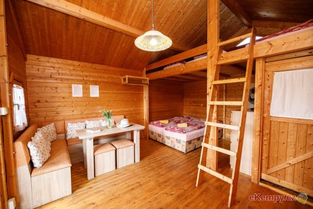 KEMP ŠIKLAND - největší zážitkový areál na Vysočině  Srubový apartmán