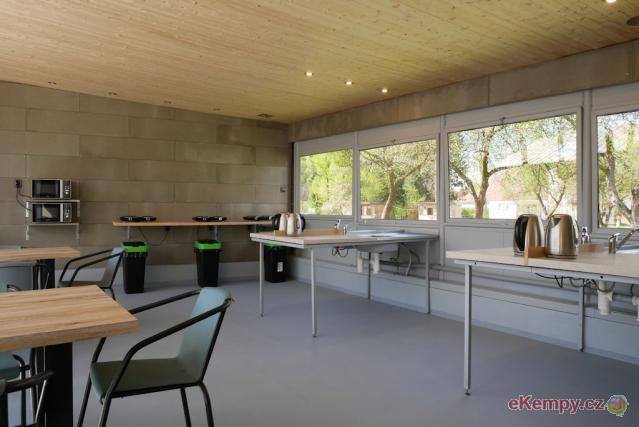 Camping Rožnov  společná kuchynka