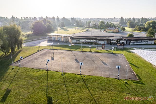 Autokemp Jezero, Hlučín Autokemp Jezero Basketbalové hřiště