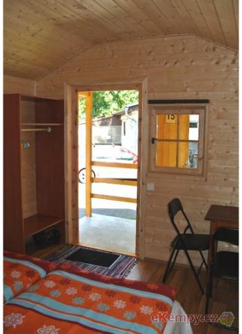 Autocamp Slavoj 4L chatka