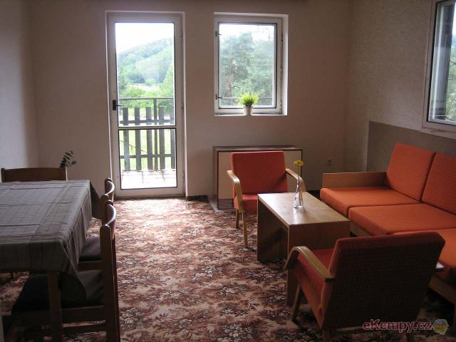 Apartmány Orlík-Loužek Obývák v chatě