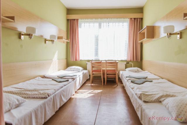 Camp Strážnice 4L pokoj budova