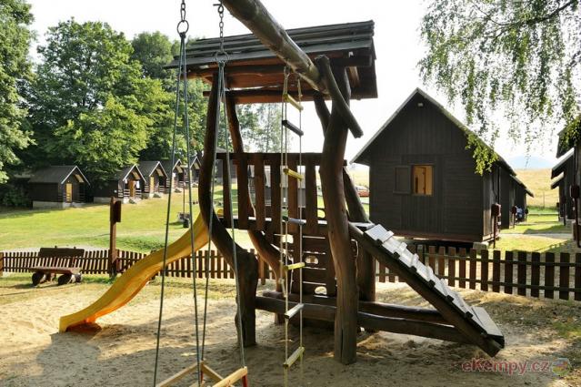 Kemp Vysoká Lípa (Mosquito) houpačka a hřiště