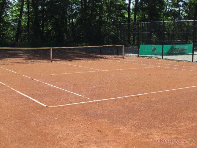 Sportkemp-Sportcentrum Doubí tenisové kurty